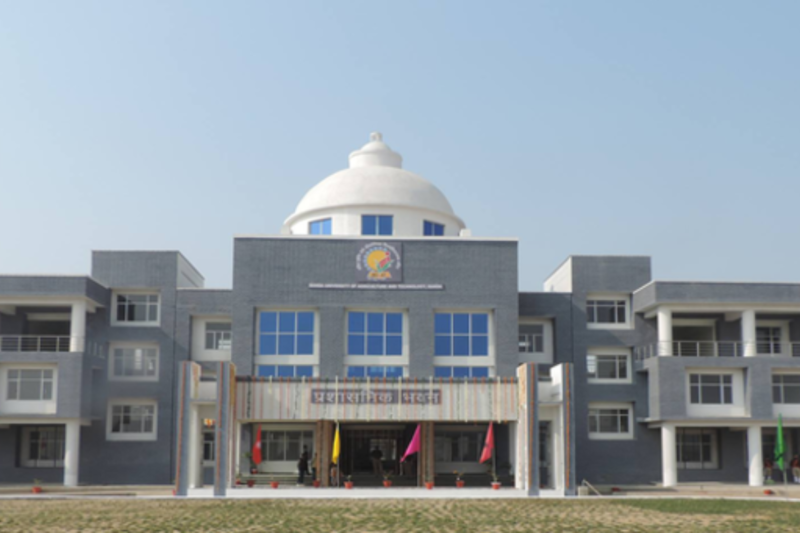 How is Banda Agricultural University working in the field of agriculture? Working on farming techniques on dry land of Bundelkhand
